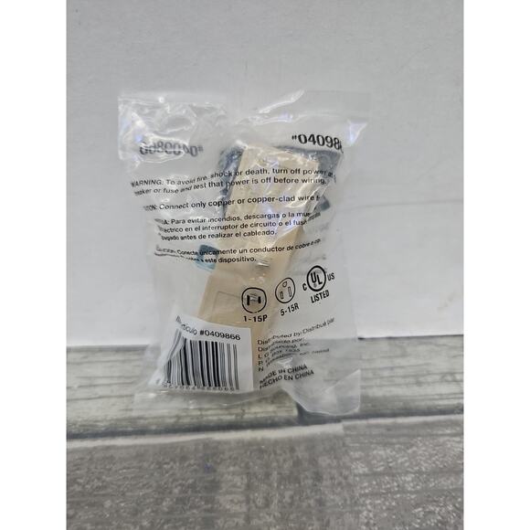 Lot of 4 Project Source 3-Outlet Adapters • 2-Prong to 3-Prong (#0409866) [148] - Picture 6 of 11